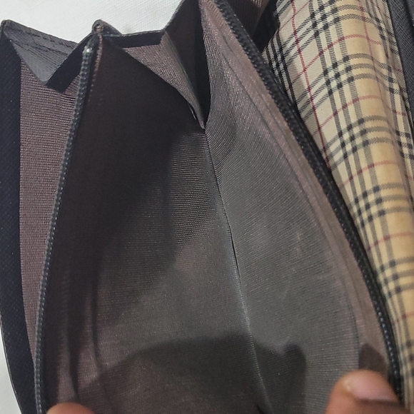 Authentic Burberry ladies long bifold wallet - Picture 14 of 16